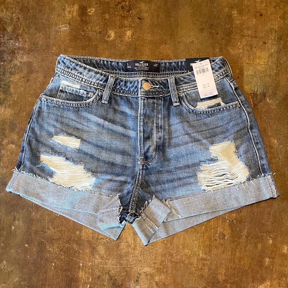 Hollister High Rise Mom Short 3”